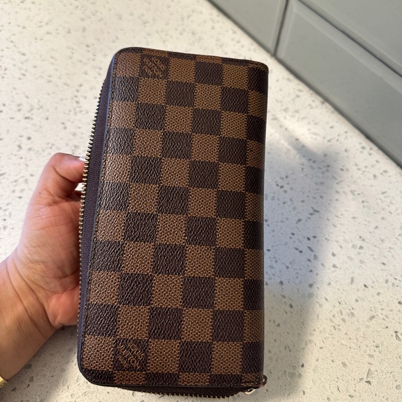 Zipper Wallet - Picture 3 of 4